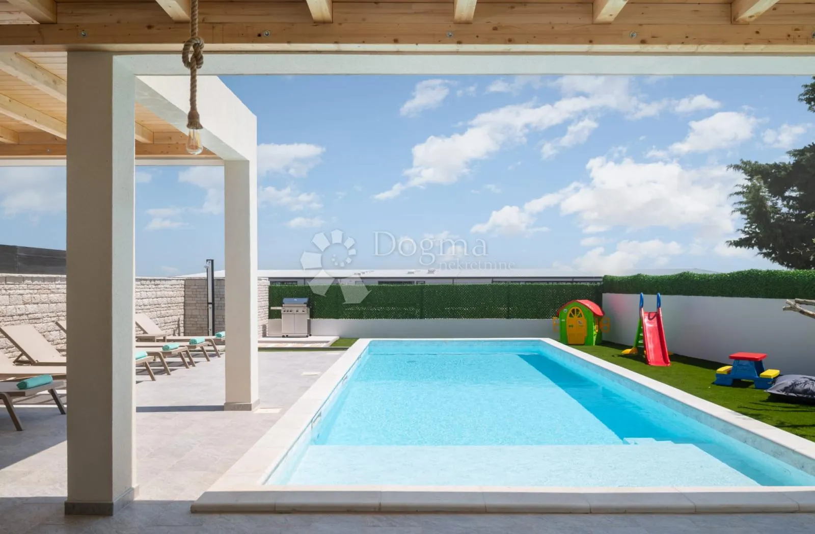 poljica brig - villa s bazenom, novogradnja - slika 28