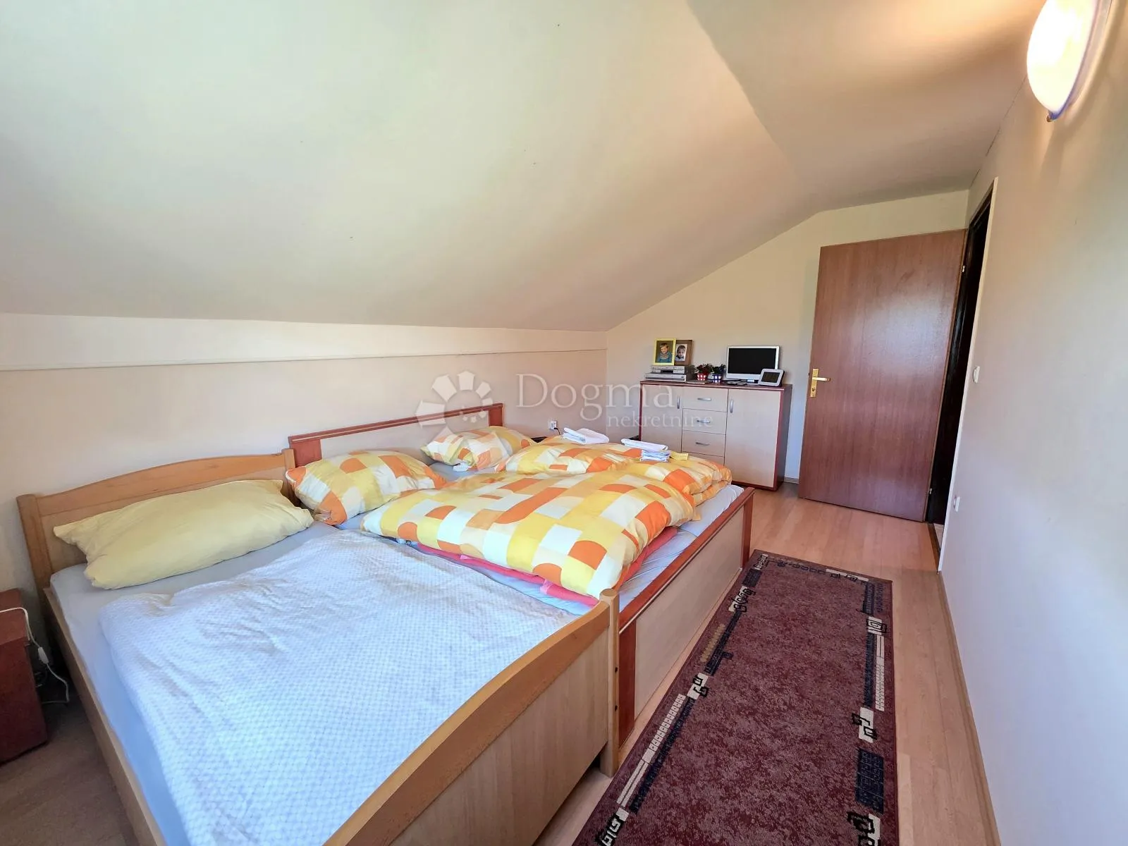 prodaja, kuća, velika jelsa, nkp 300 m2 sa okućnicom - slika 17