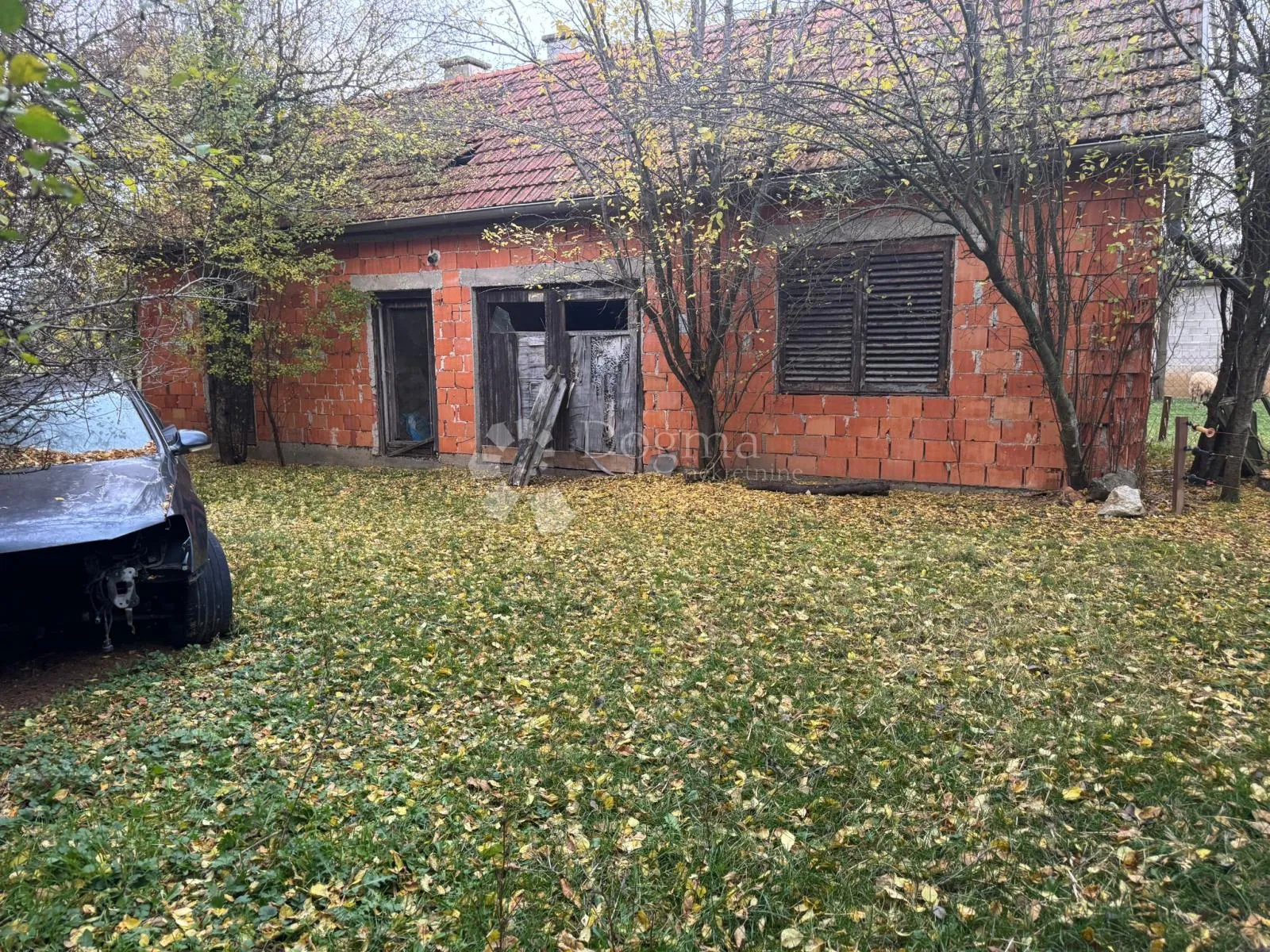 kuća i pomoćni objekti na 10000m2 zemljišta potok i rijeka - slika 6