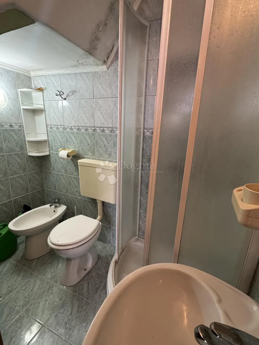 kuća s pogledom na more u mirnom zaleđu crikvenice - slika 9