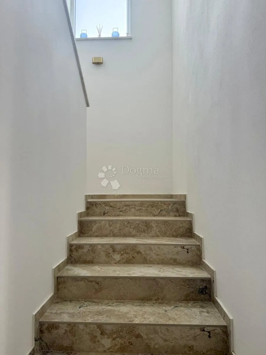 moderna dvojna vila u loborici – blizina pule - slika 31