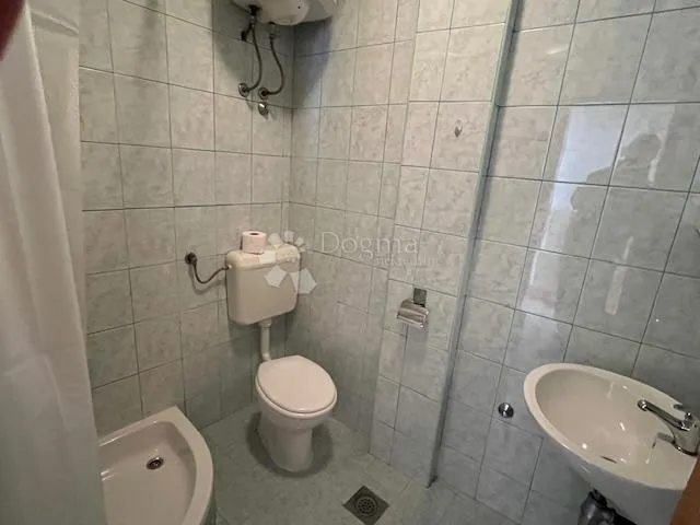 selce,dvije kuće nadomak centra - slika 13
