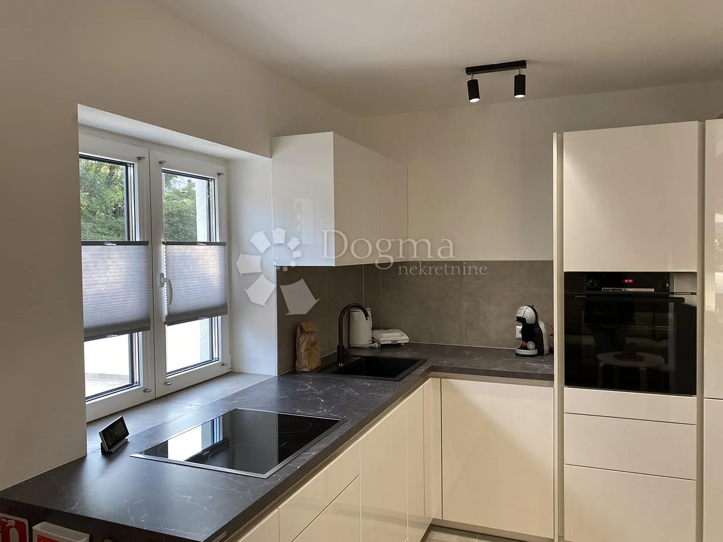 premantura - kuća sa 3 luksuzna apartmana i pogledom na more - slika 21