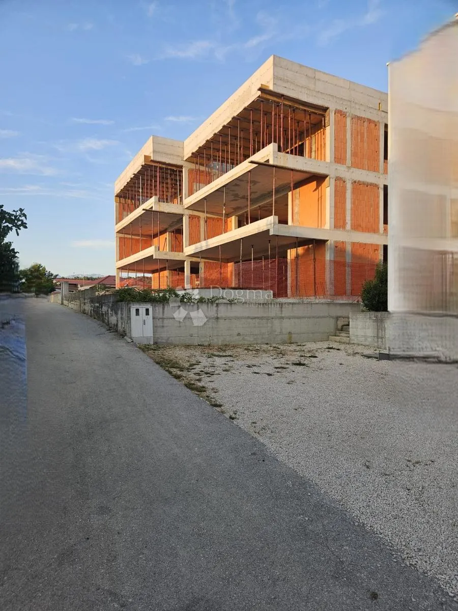 ekskluzivni penthouse uz more, terasa 120 m² - slika 14