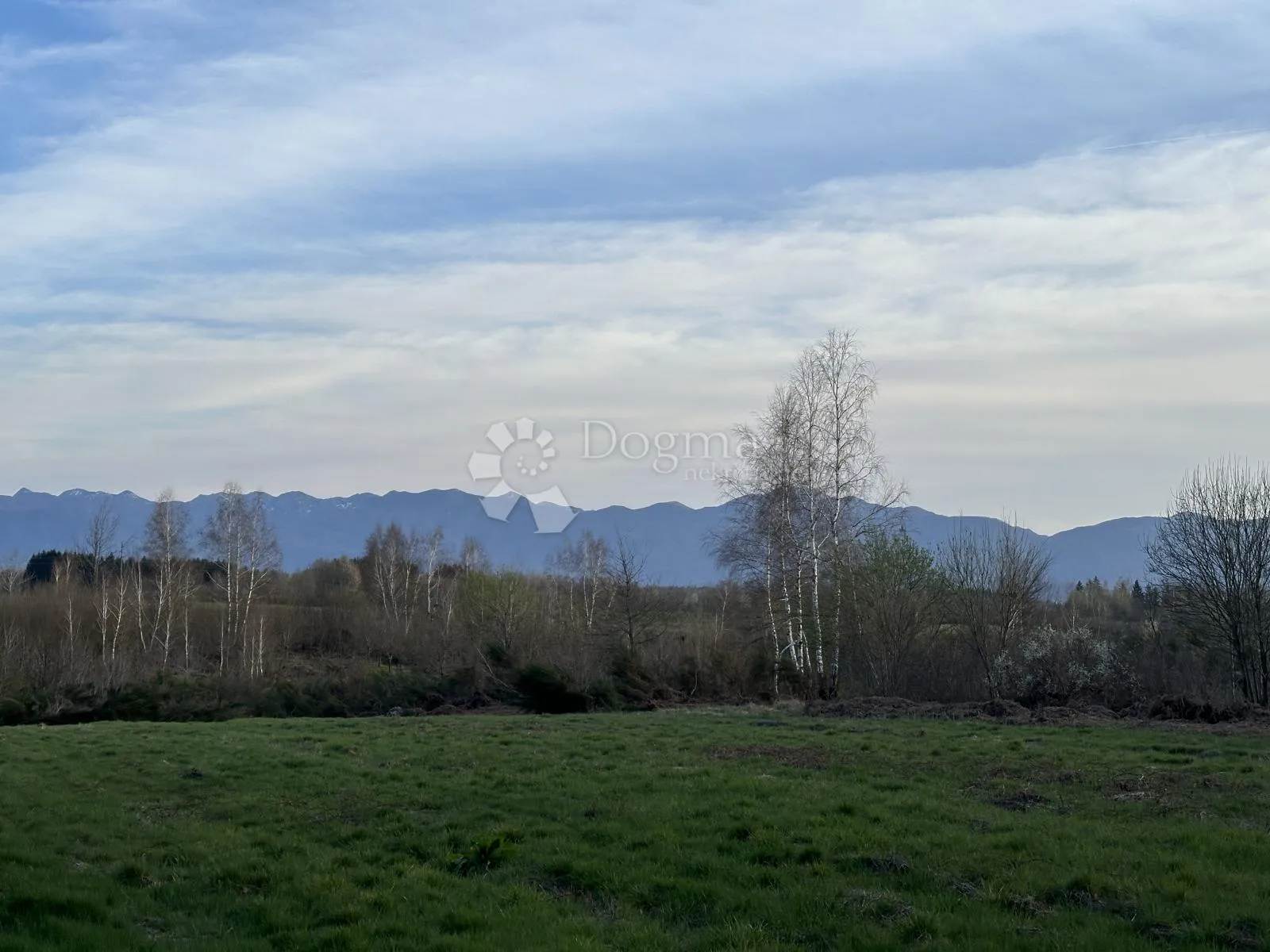predivna lokacija uz rijeku liku pogled na velebit - slika 12