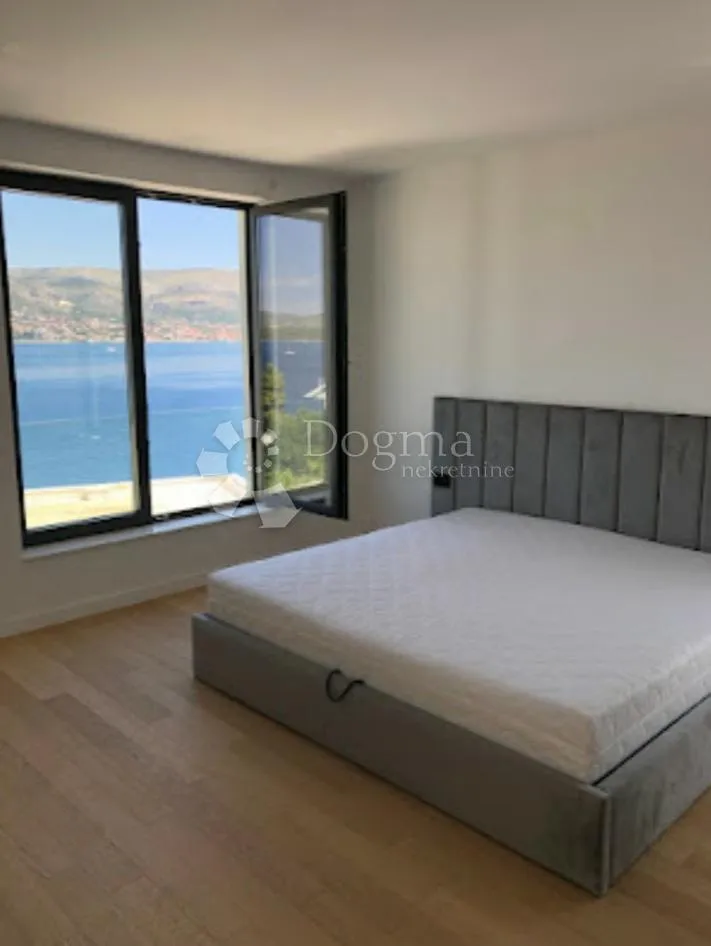 moderna vila sa bazenom,drugi red od mora iii - slika 9