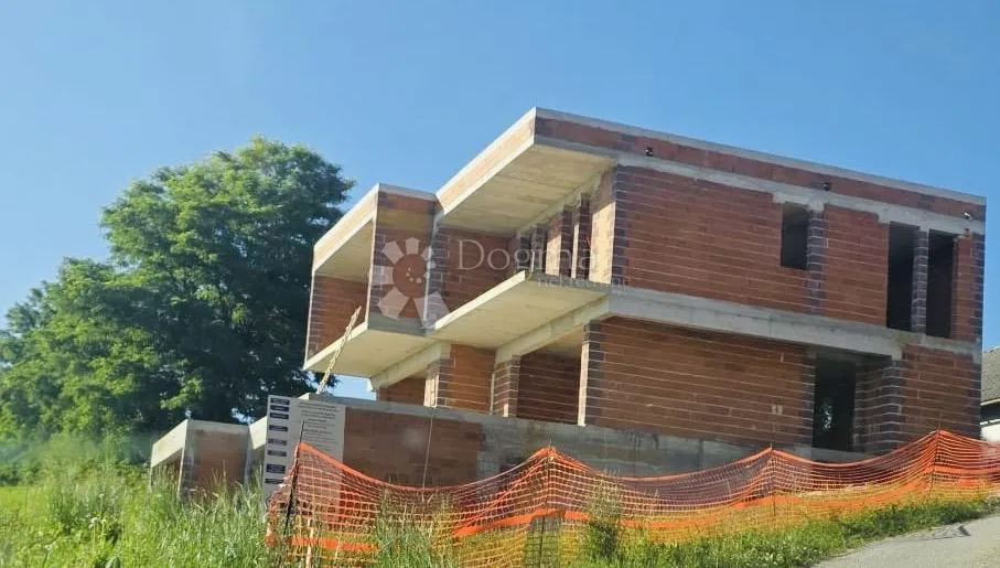 impresivan stan u novogradnji dvojne vile - slika 9