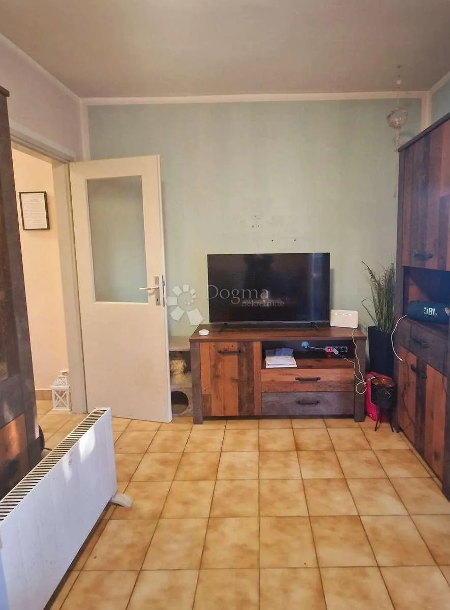 kuća sa dva stana u okolici lupoglava - slika 2