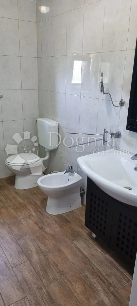 uhodani posao vila sa restoranom 2 km od mora - slika 17