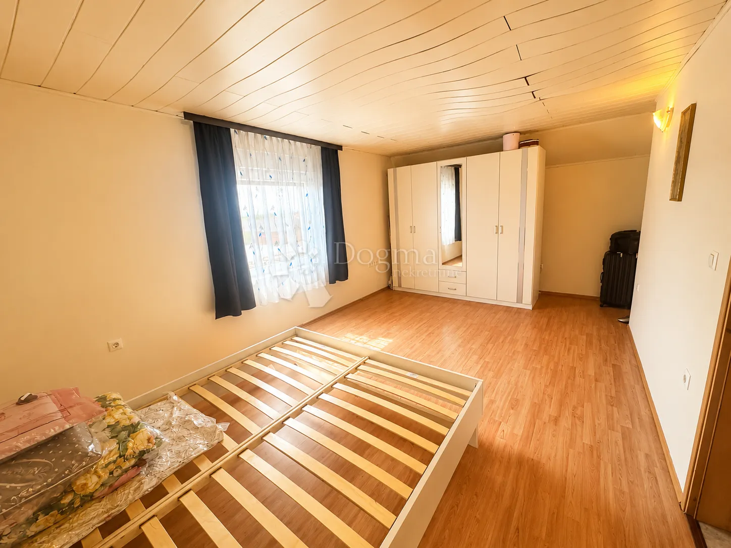 brodski drenovac – kuća 140 m², veliko zemljište - slika 8
