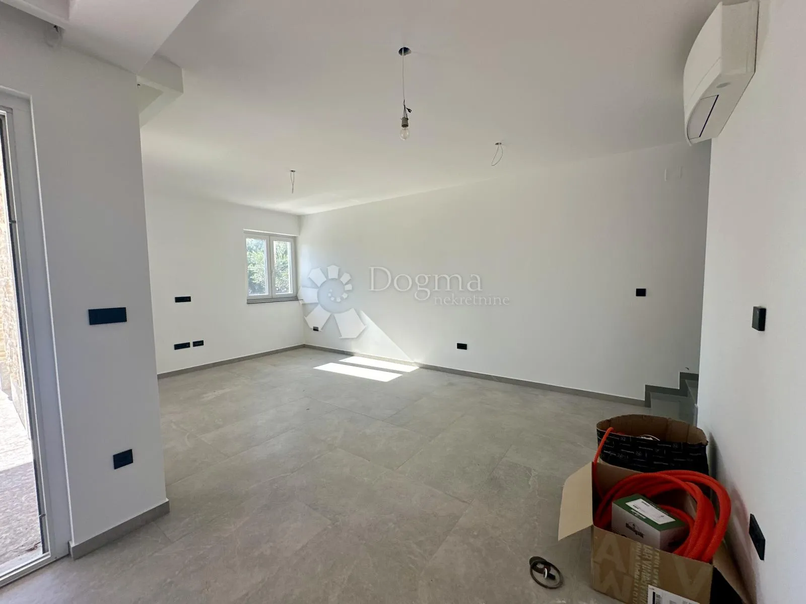 kamen villa u mirnom okruženju otoka krka - slika 10