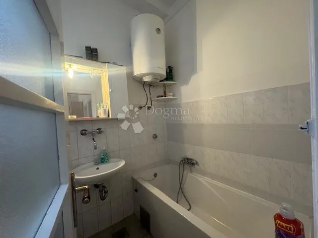 stan sa balkonom u blizini centra - slika 9