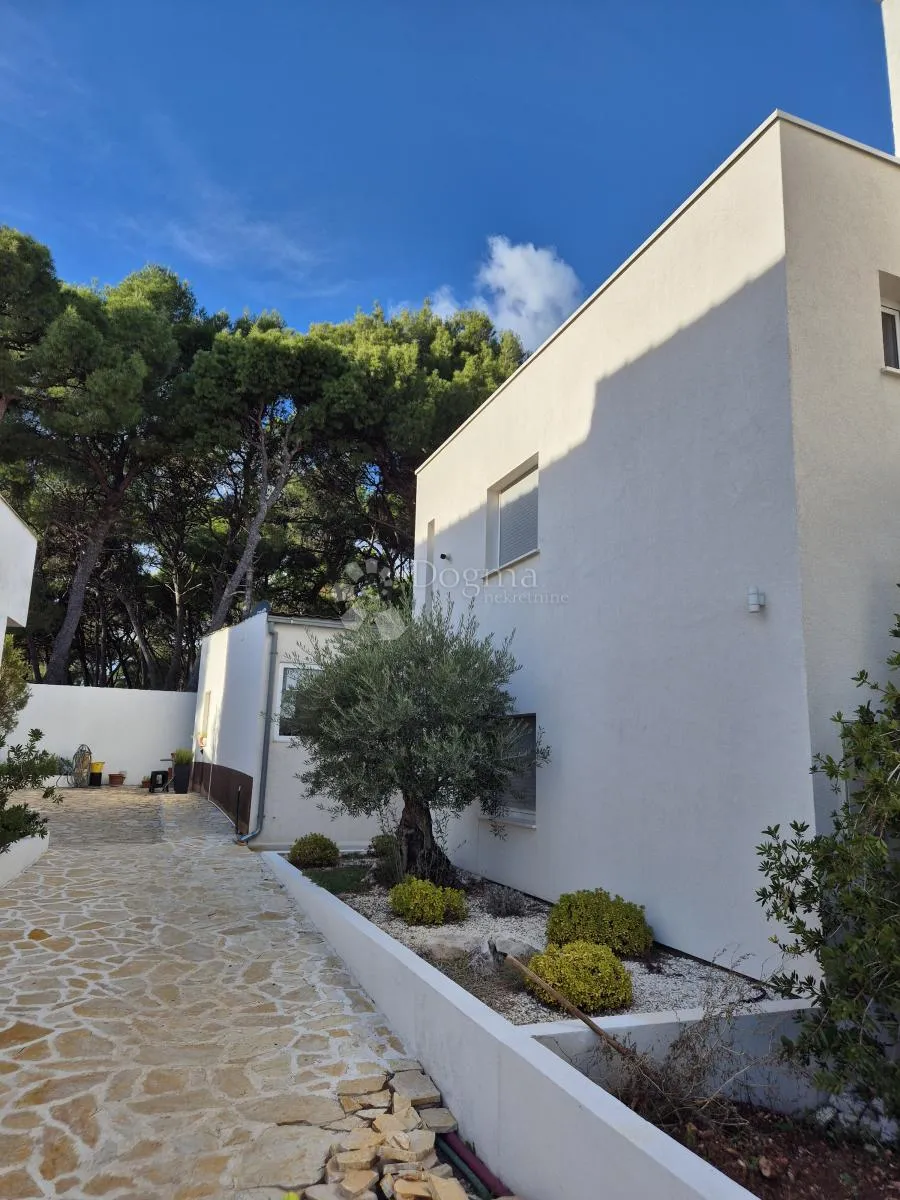 šibenik/zablaće- jedinstveni kompleks uz more: apartmanske kuće s teniskim terenom i bazenima - slika 8