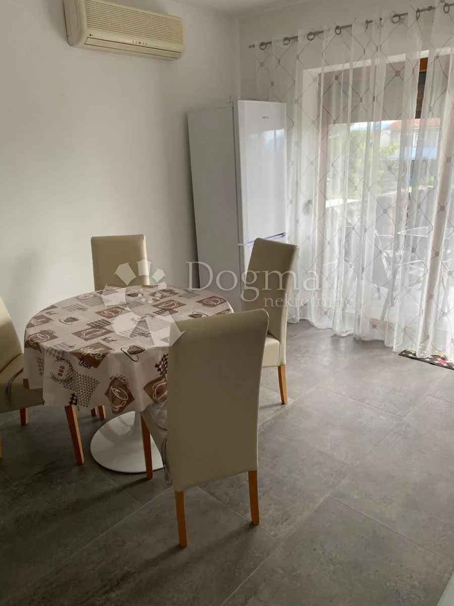 apartman u prizemlju, 2s+db, sa okućnicom i parkingom - slika 3