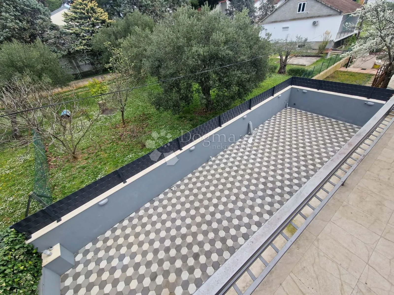 kuća s 4 apartmana - drugi red od mora - slika 58