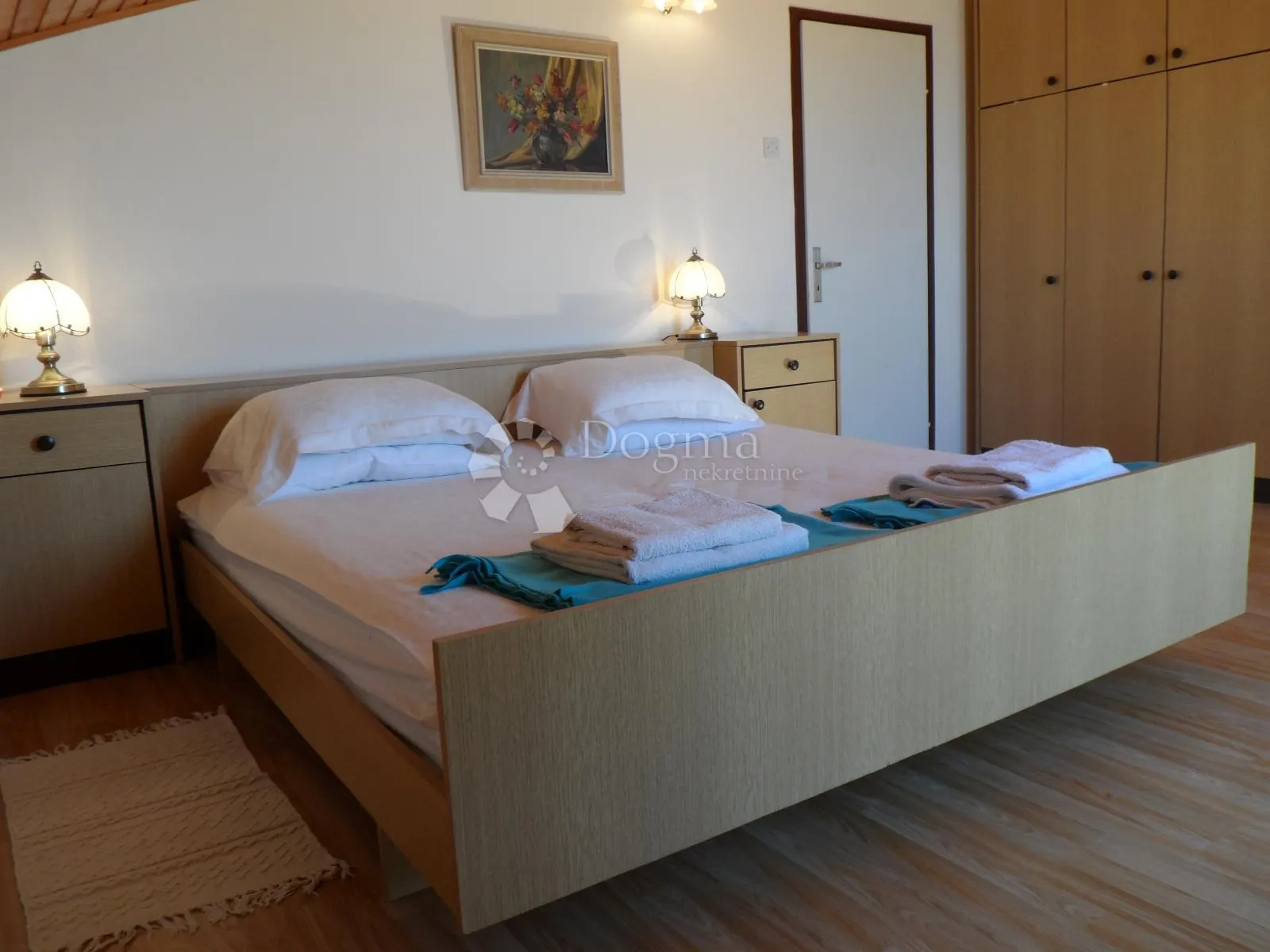 velika samostojeća kuća sa okućnicom - slika 27