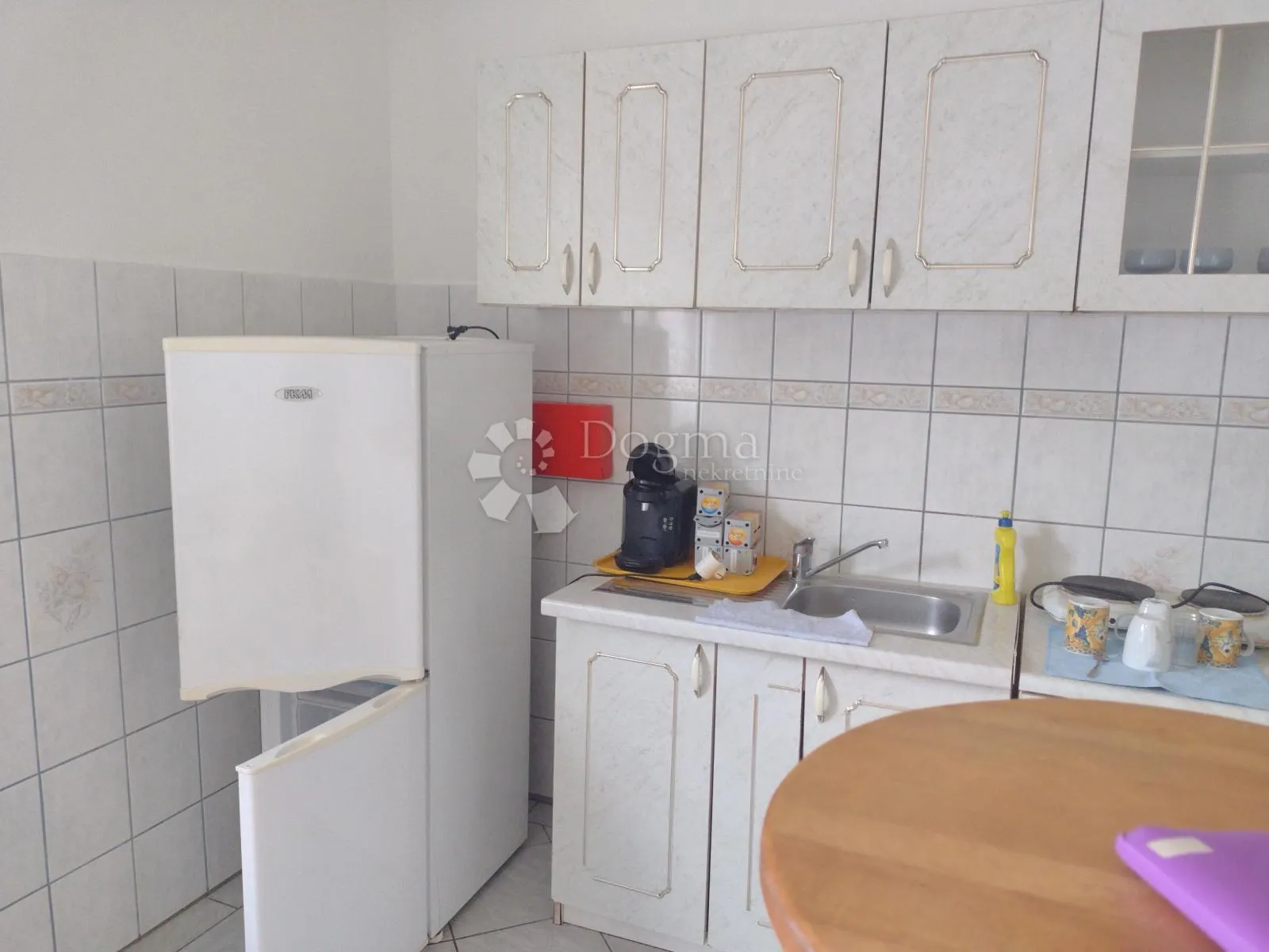 kuća s ogromnom okućnicom u komadu blizu d1 - slika 9