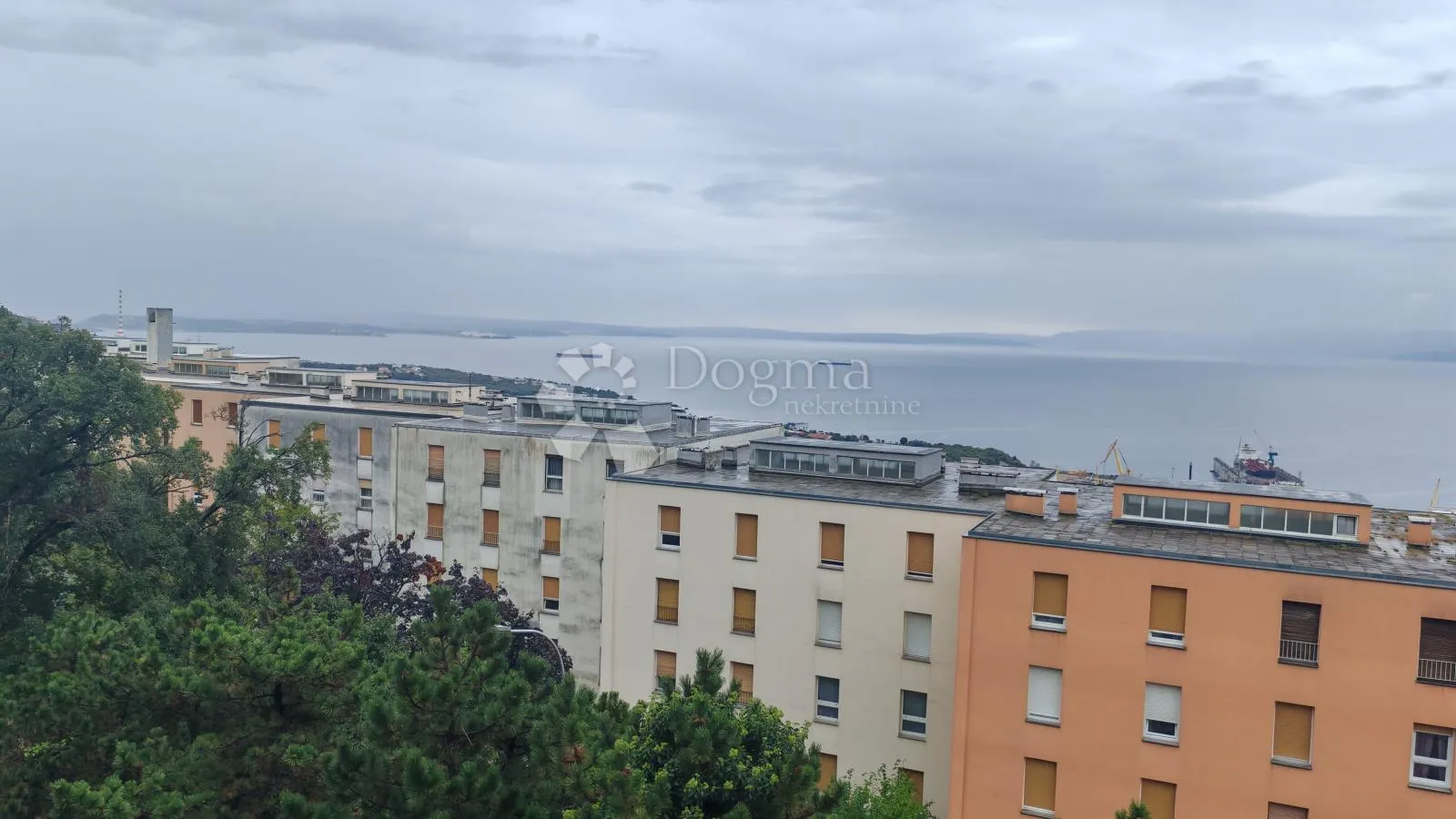 stan u blizini kampusa - slika 18