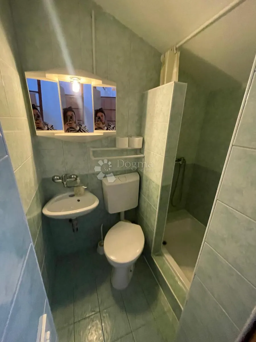 kuća s 3 stana i pogledom na more – blizina mora i centra - slika 29
