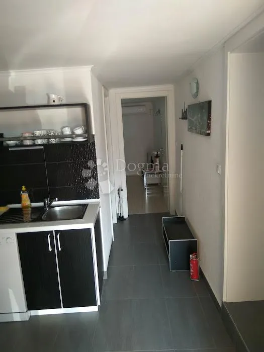 žaborić- predivna apartmanska kuća s pogledom na more - slika 33