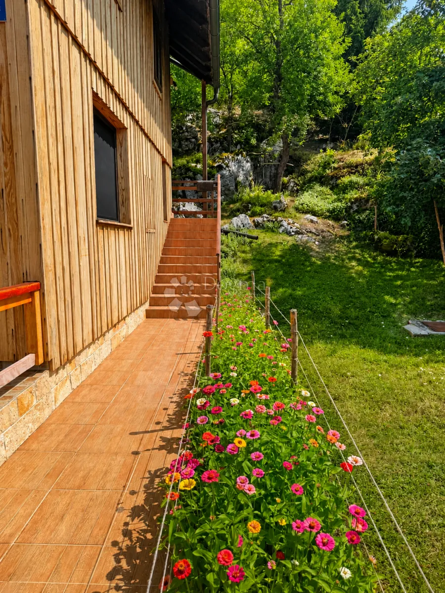 kuća na izvoru gacke – uhodan turistički posao - slika 6