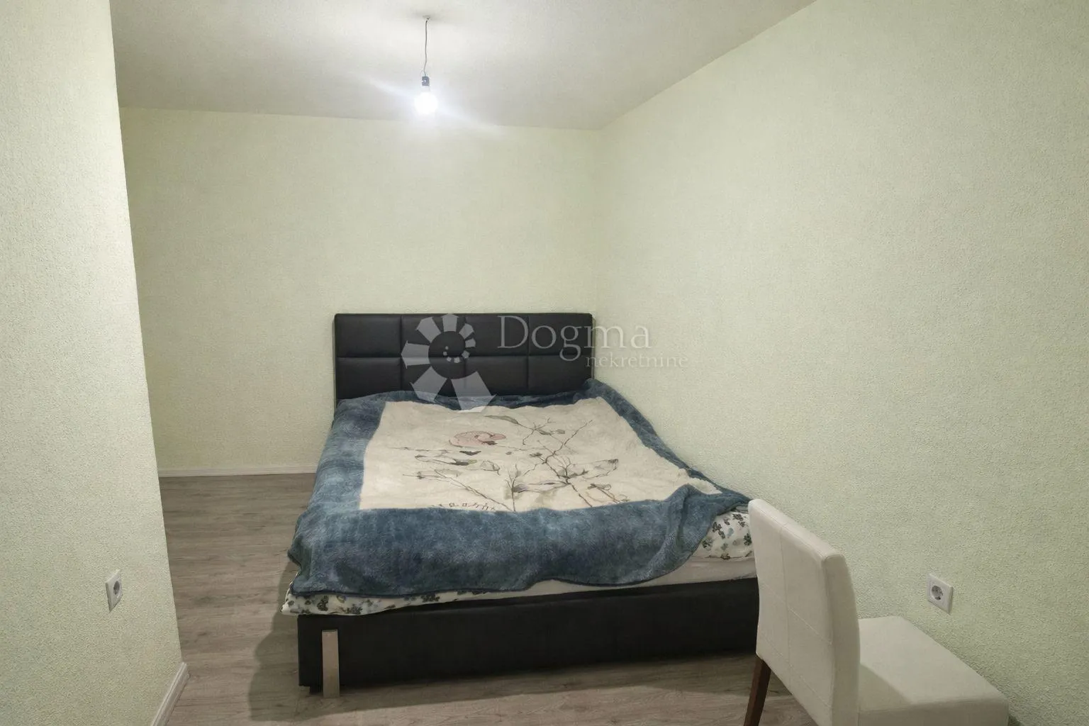 kuća sa dva stana i garažom, žrnovnica - slika 8