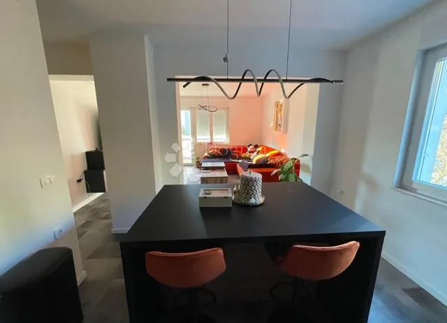 gornja vežica-50.62,2skl ,balkon kompletno adaptirano - slika 2