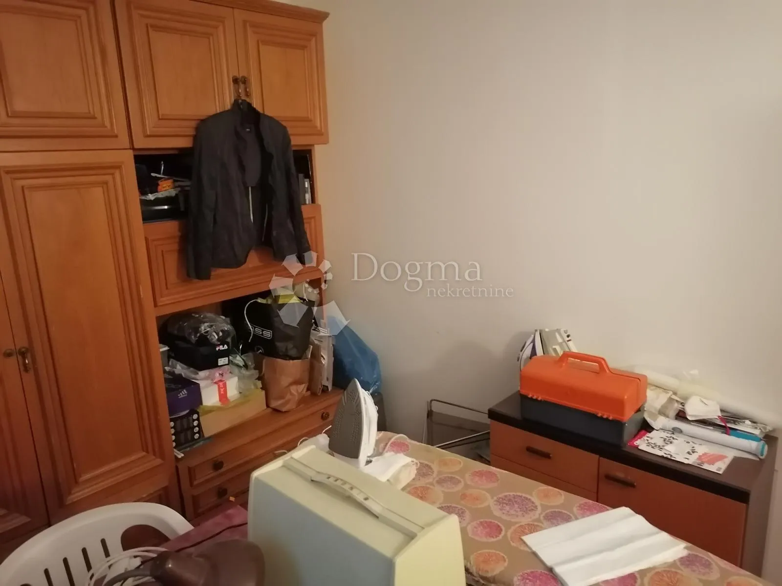 kuća na drenovi s dva trosobna stana i velikom okućnicom - slika 13