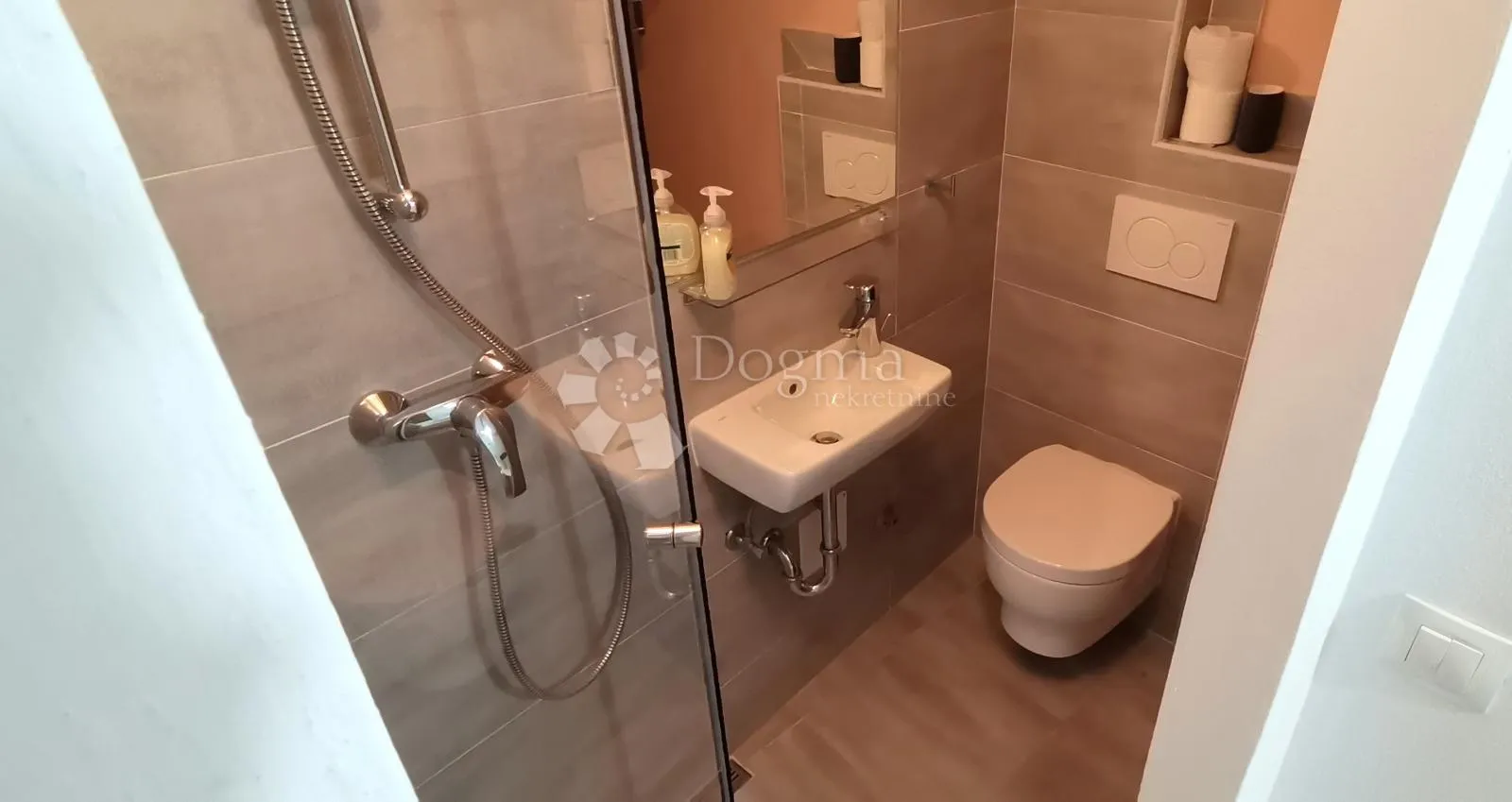 rovinj - sniženo! kuca s 3 apartmana u srcu starog grada - slika 26