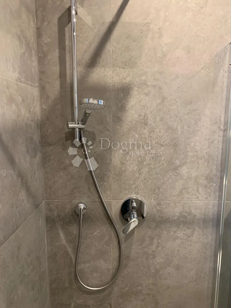 vodice-novogradnja sa garažom, 143m2 - slika 36