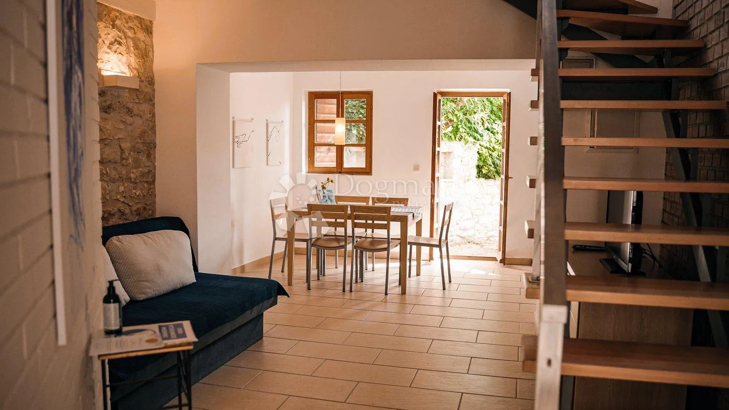 stilizirana kamena vila mali lošinj- susak - slika 2
