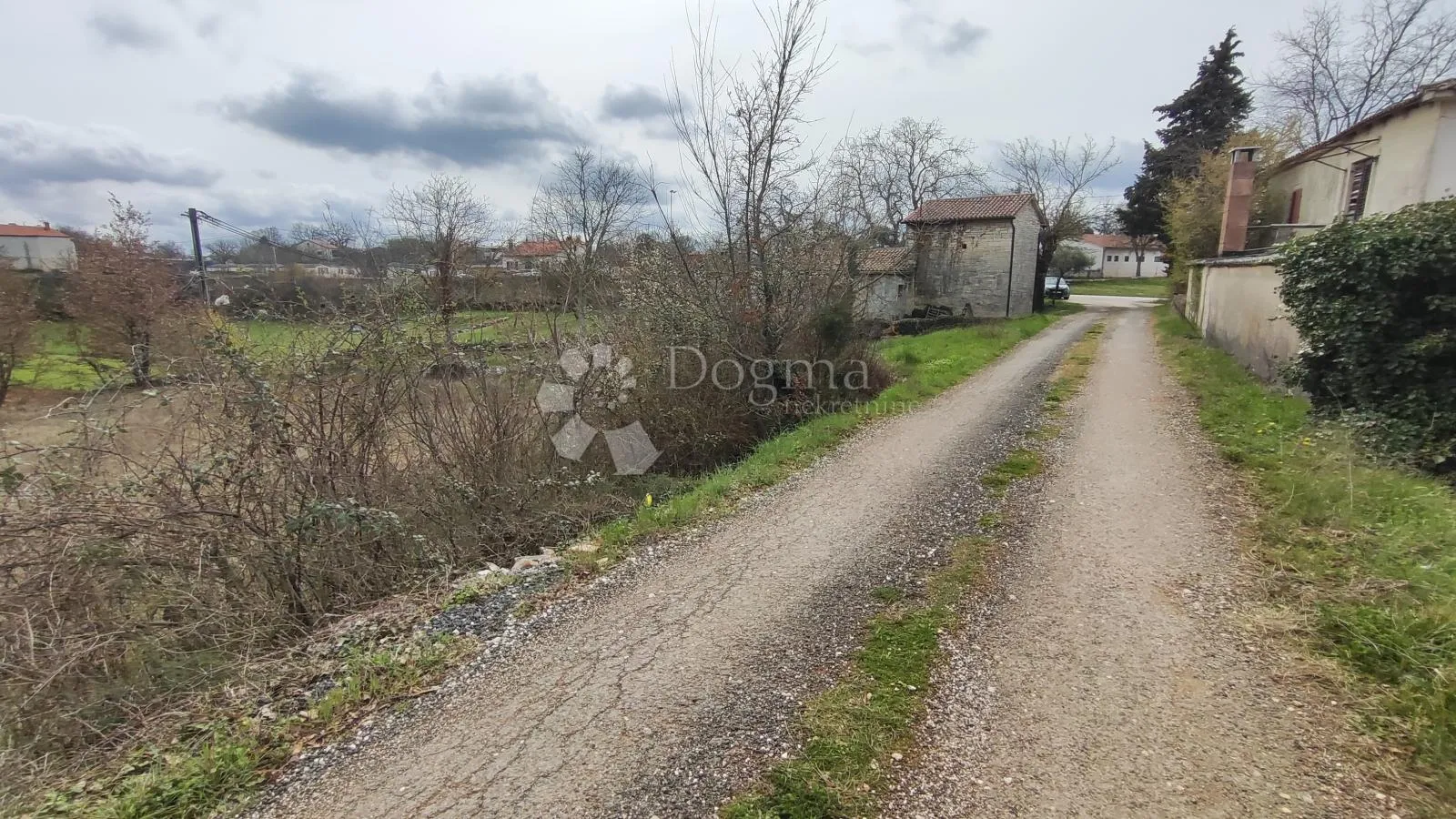 zemljište za više kuća tinjan - slika 8
