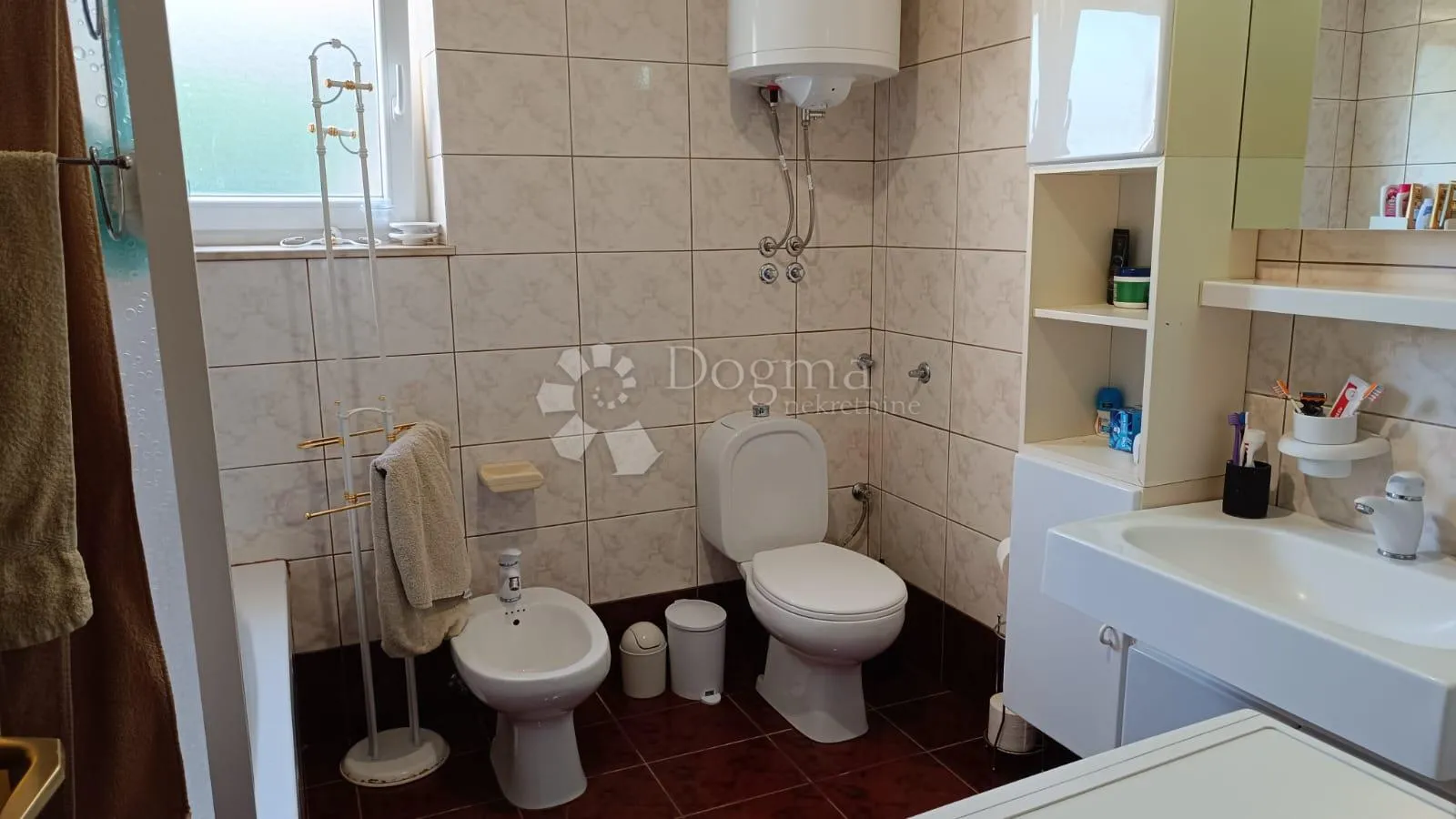 novi vinodolski, prekrasan stan 120 m2, bazen, parking, prilika ! - slika 18