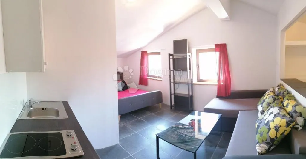 funtana!prilika!uhodana apartmanska kuća na parceli sa velikim potencijalom! - slika 49