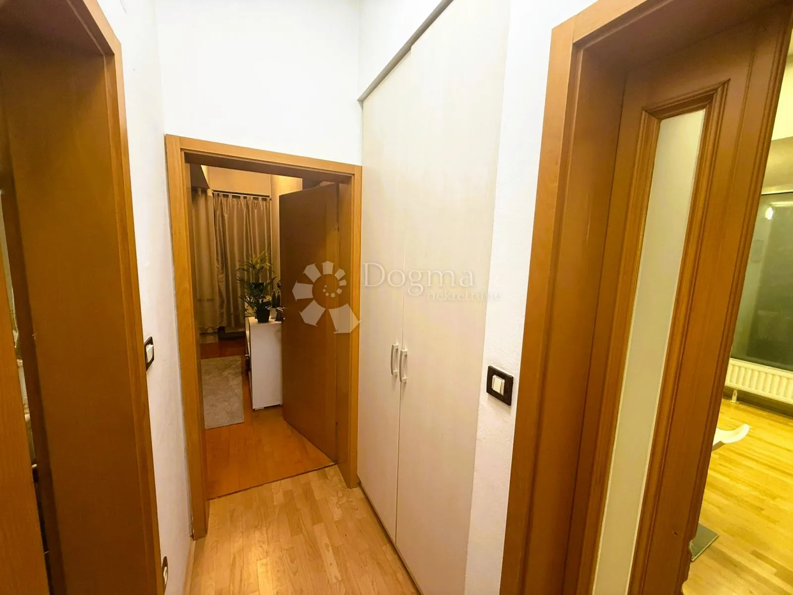top prilika po sniženoj cijeni - cijeli kat, 145 m², privatni ulaz i parking - slika 12