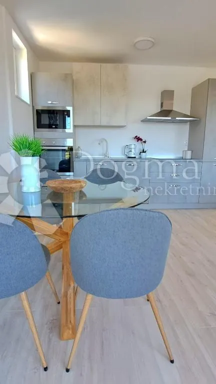 urbana vila na korak od mora - slika 5