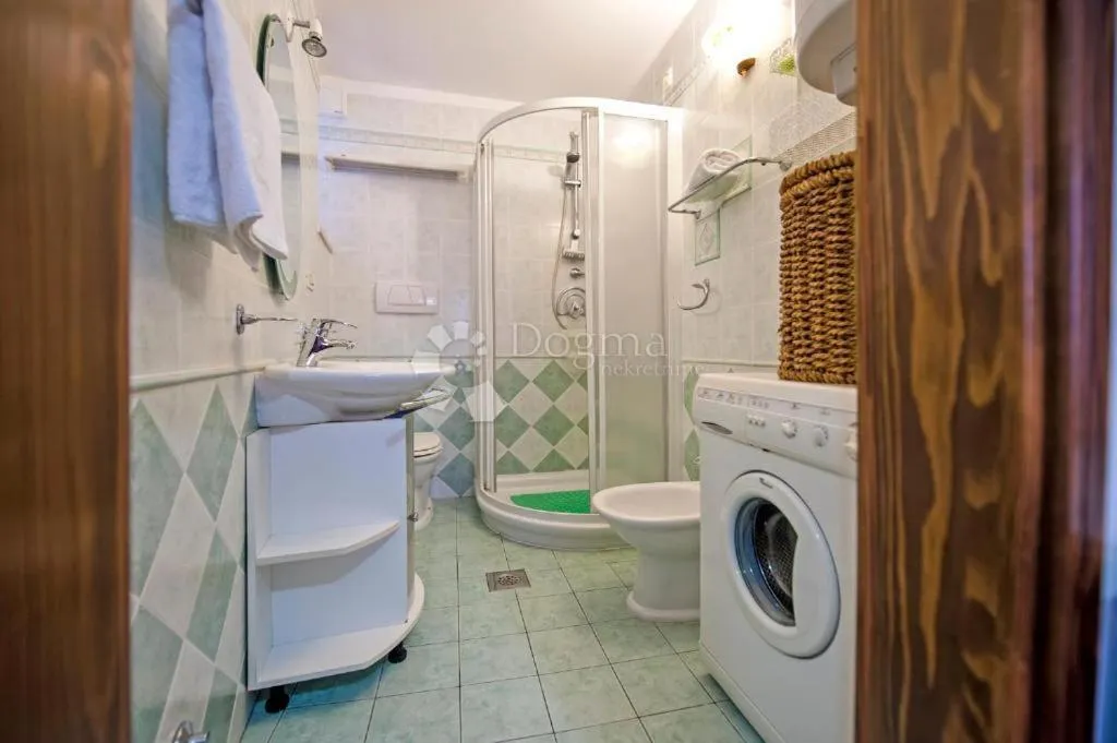 rovinj - kuća sa šest apartmana u srcu starog grada - slika 9