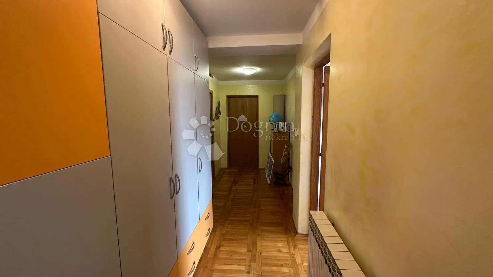 prodaja kuće, sesvete, 252m2 - slika 22