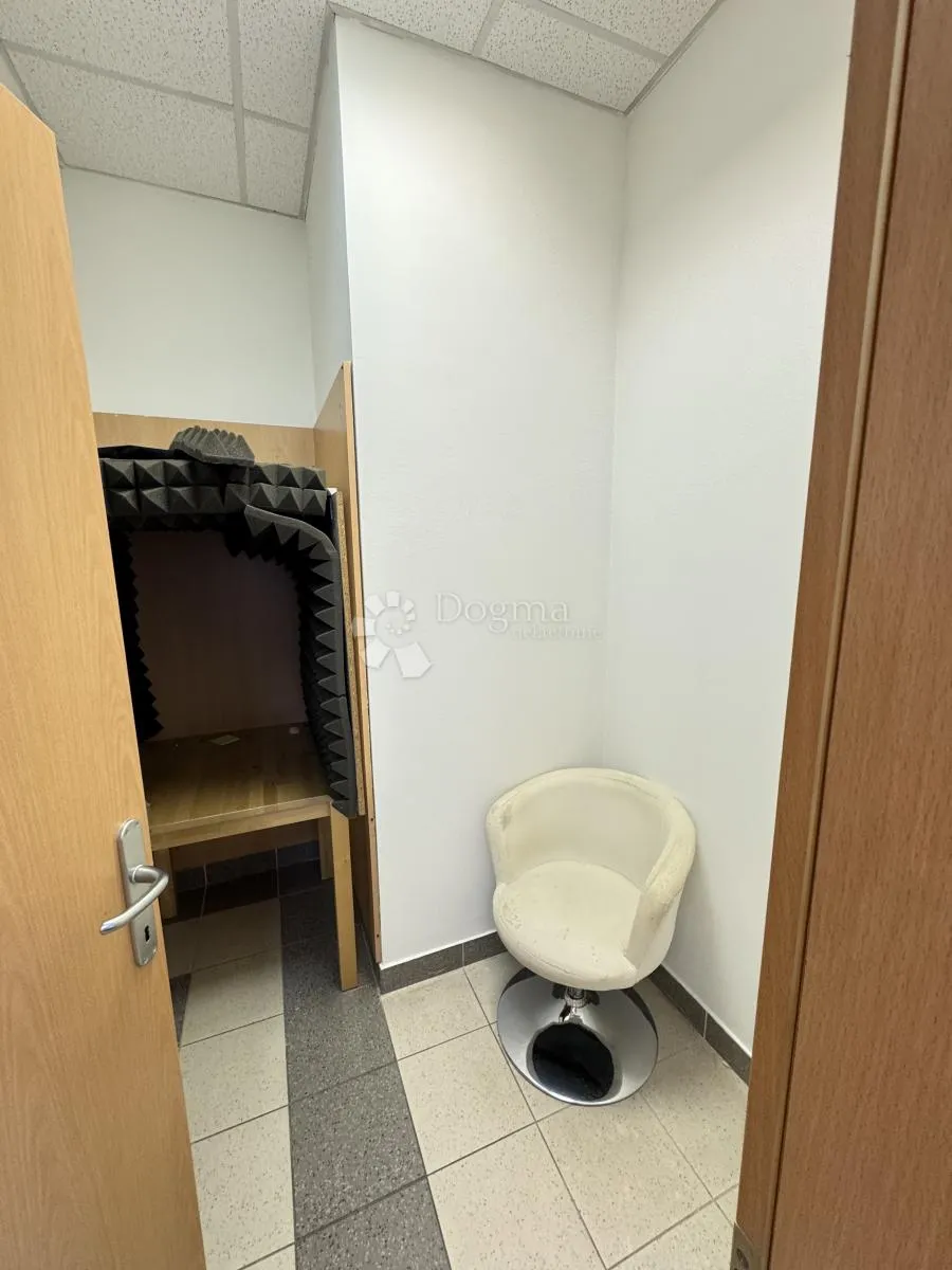 prilika - 300 m2 ili 150 m2 - po potrebi - slika 9