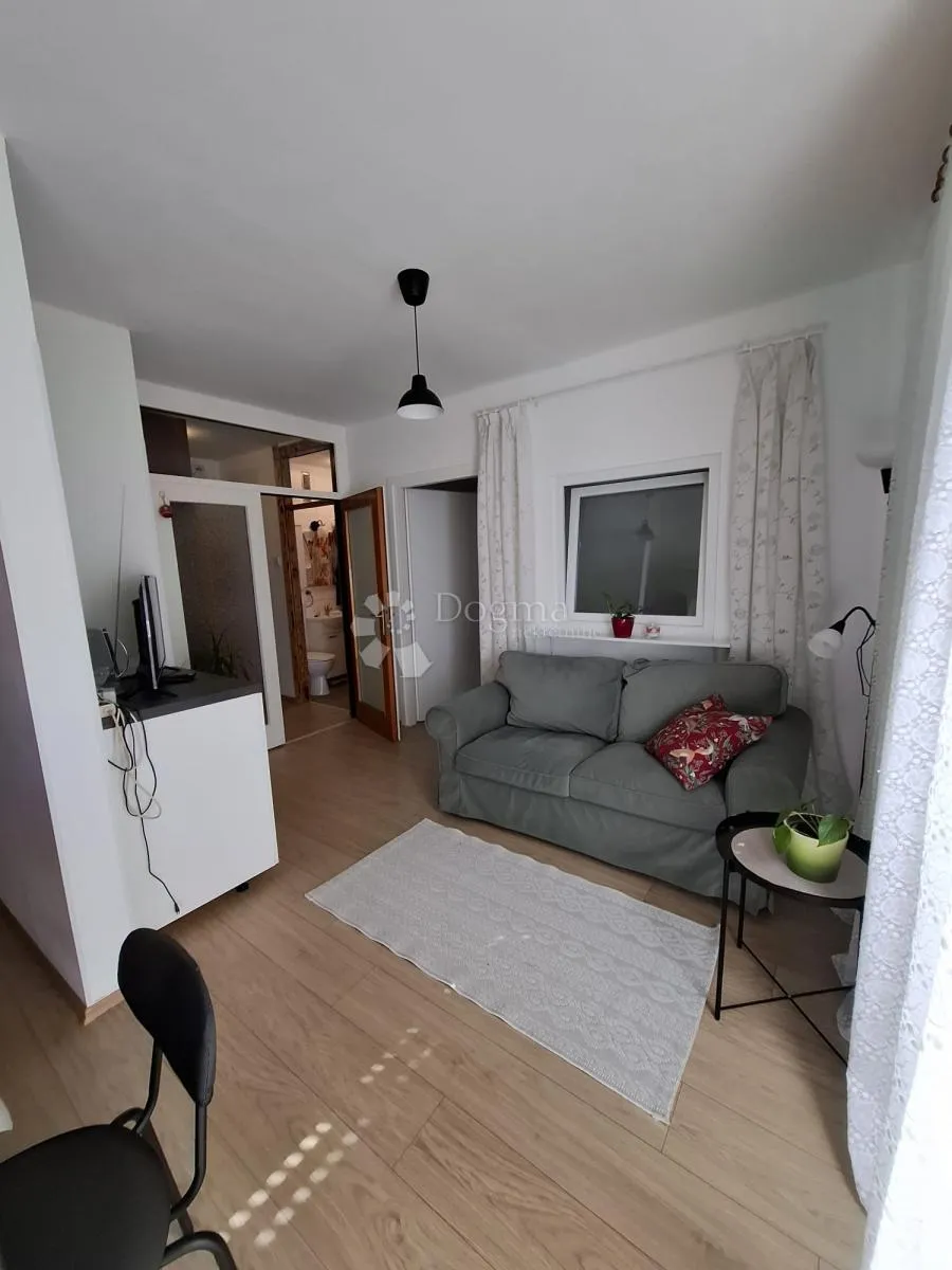 Adaptiran 1S+DB stan s balkonom u Zaprešiću