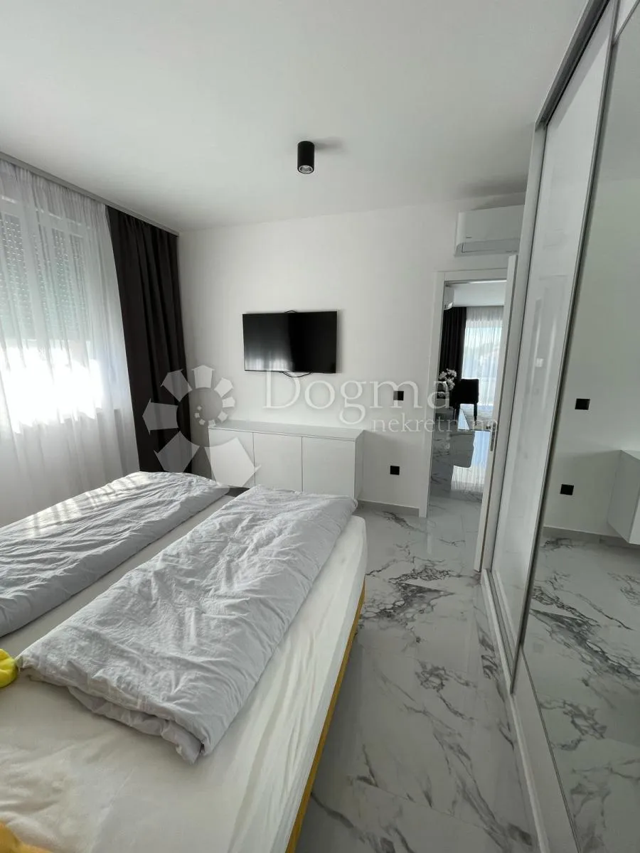 bibinje - potpuno opremljen penthouse s bazenom na krovnoj terasi - slika 13