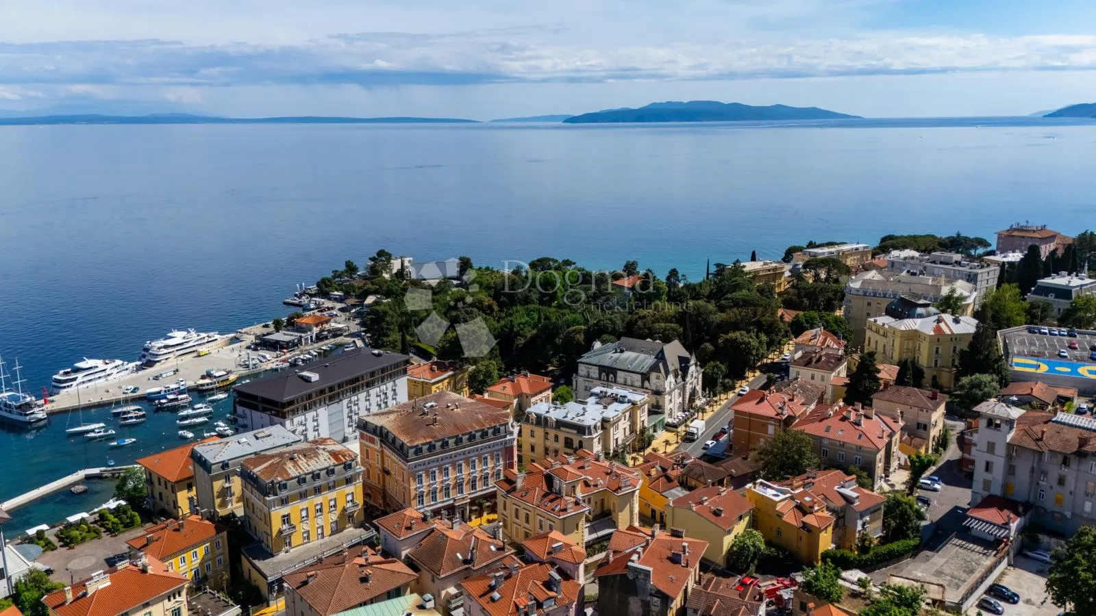penthouse u vili u centru opatije - slika 21