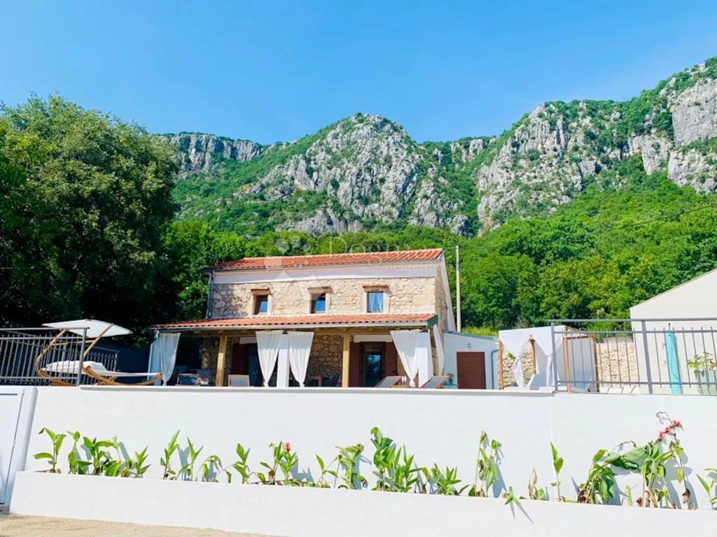 kamena vila s bazenom bribir - slika 4