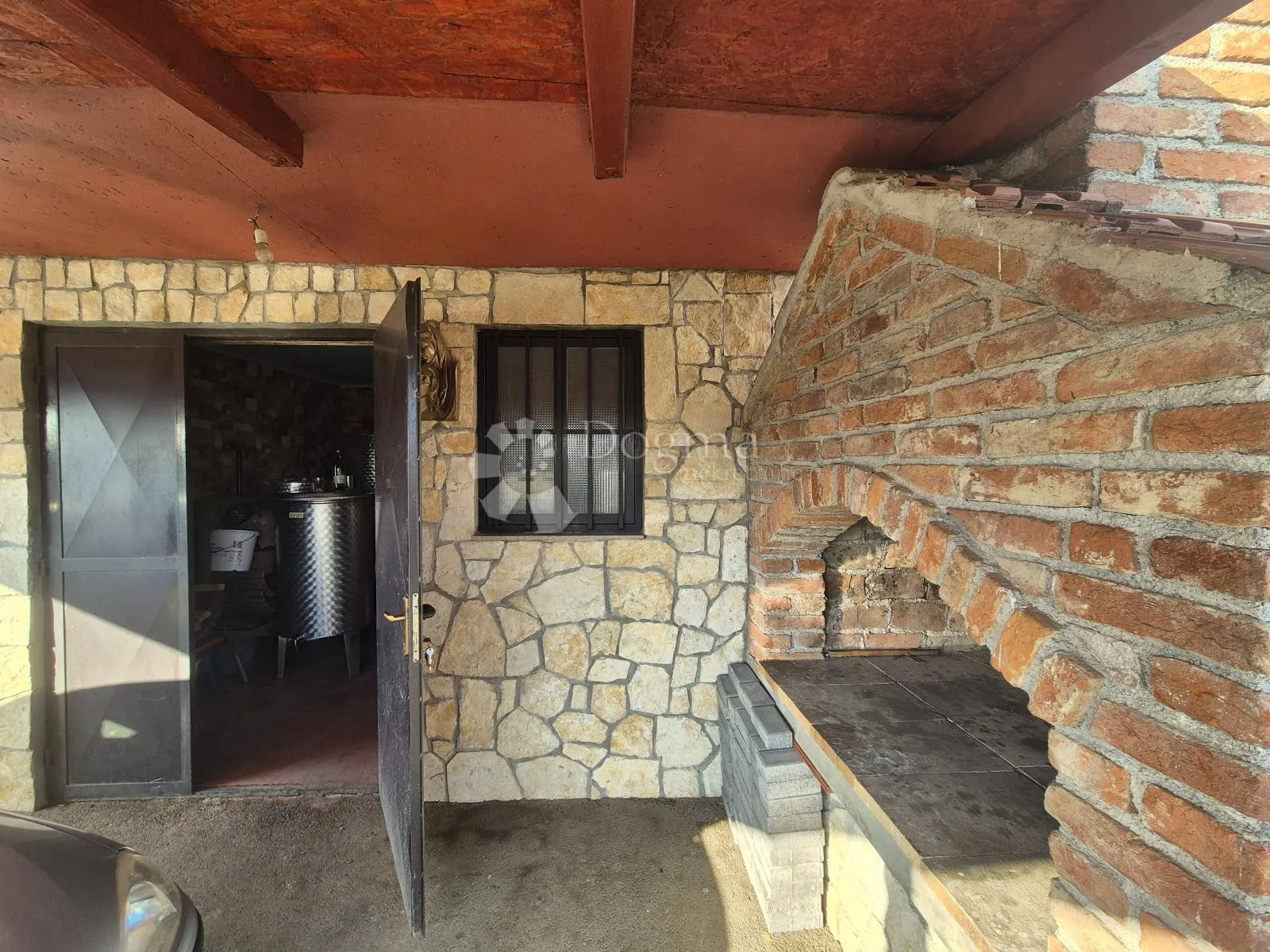 dvije vikendice sa vinogradom na brijegu iznad krapine! - slika 12