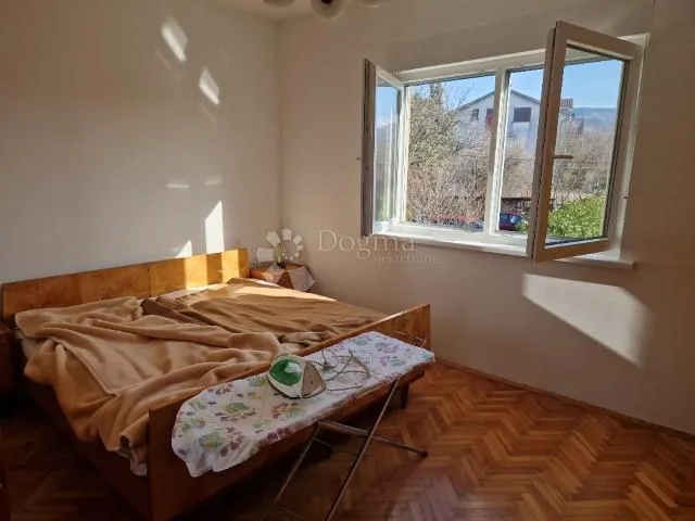 jako velika parcela sa dvije kuće - slika 5