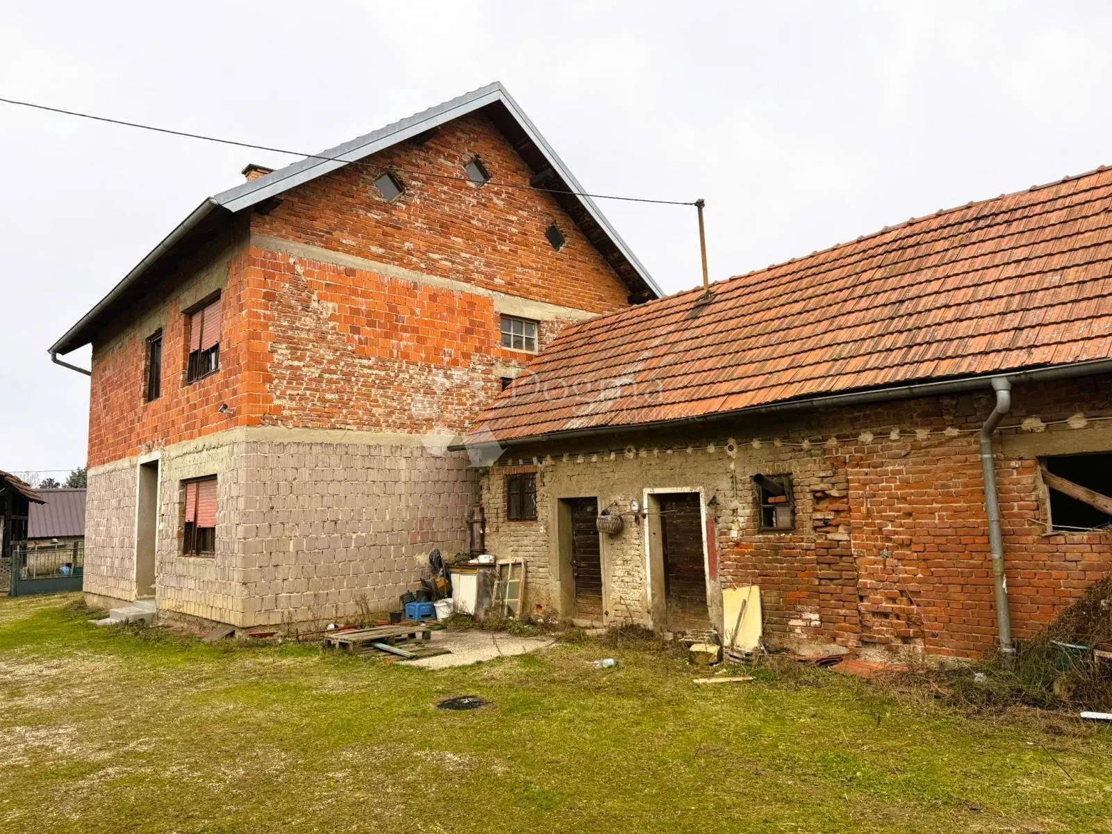 kuća s brojnim gospodarskim objektima - slika 16