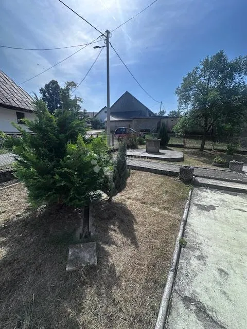 kuća sa 2 pomoćna objekta perušić konjsko brdo - slika 11