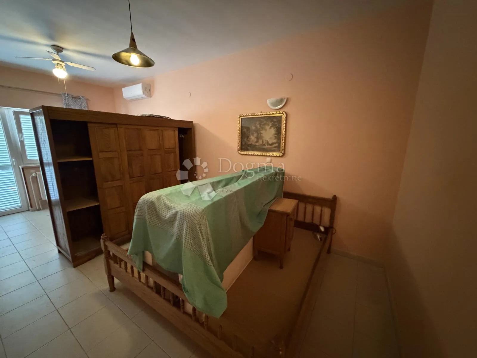 prilika u brodarici- kuća blizu mora, s 6 apartmana i 3-sobnim stanom!! - slika 20