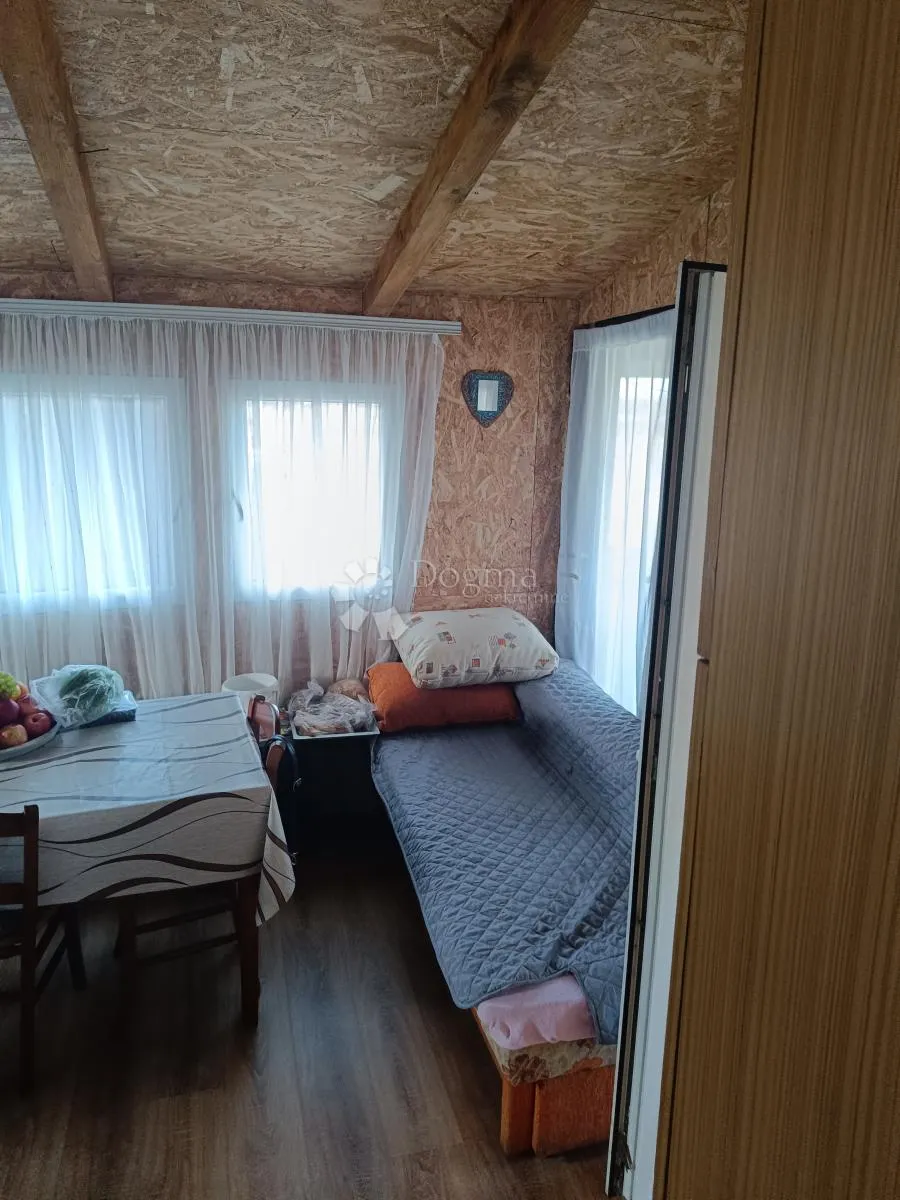kuća s prostranom parcelom - slika 5