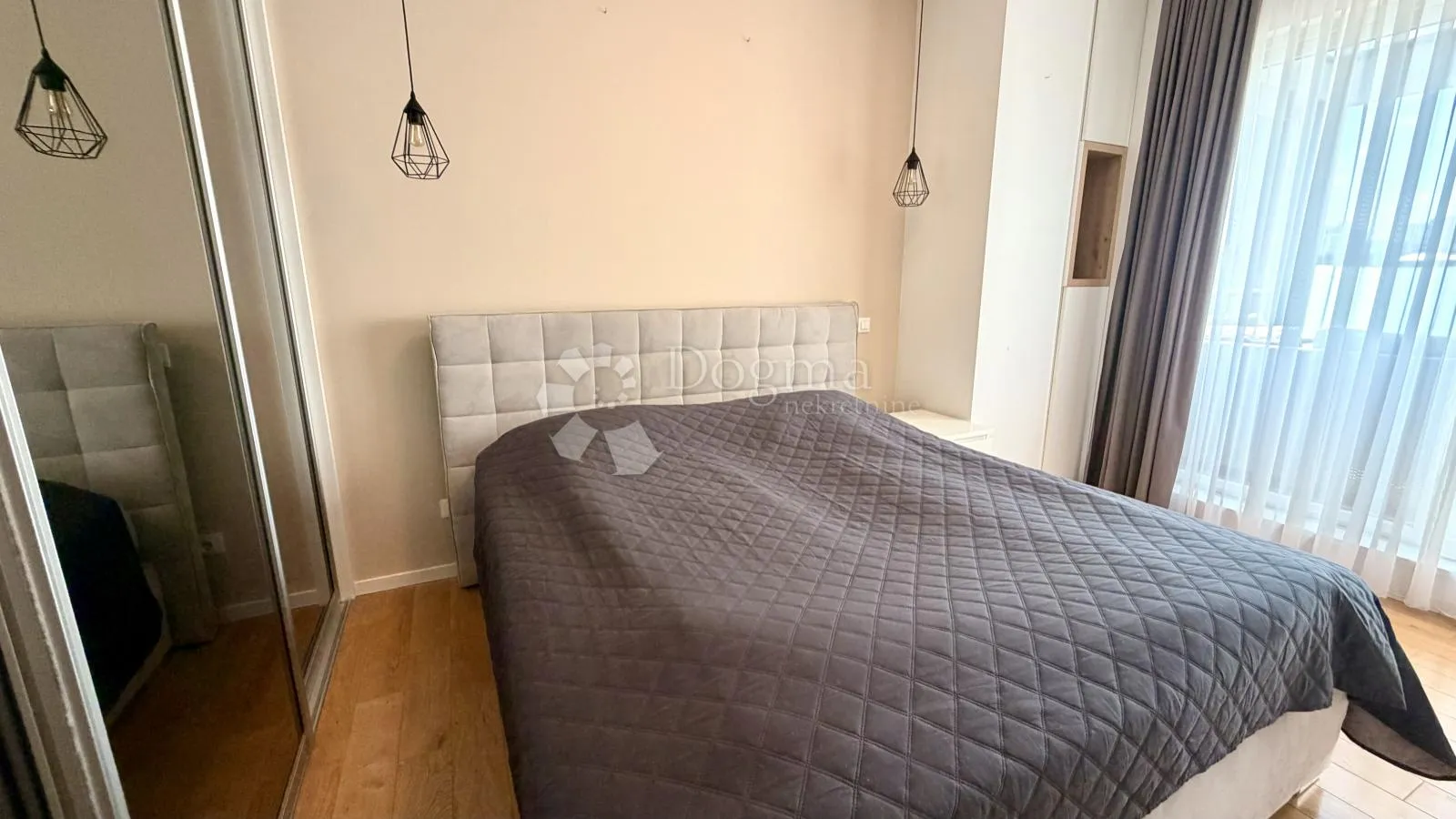 svijetao 4soban penthouse s terasama i parkingom - slika 16